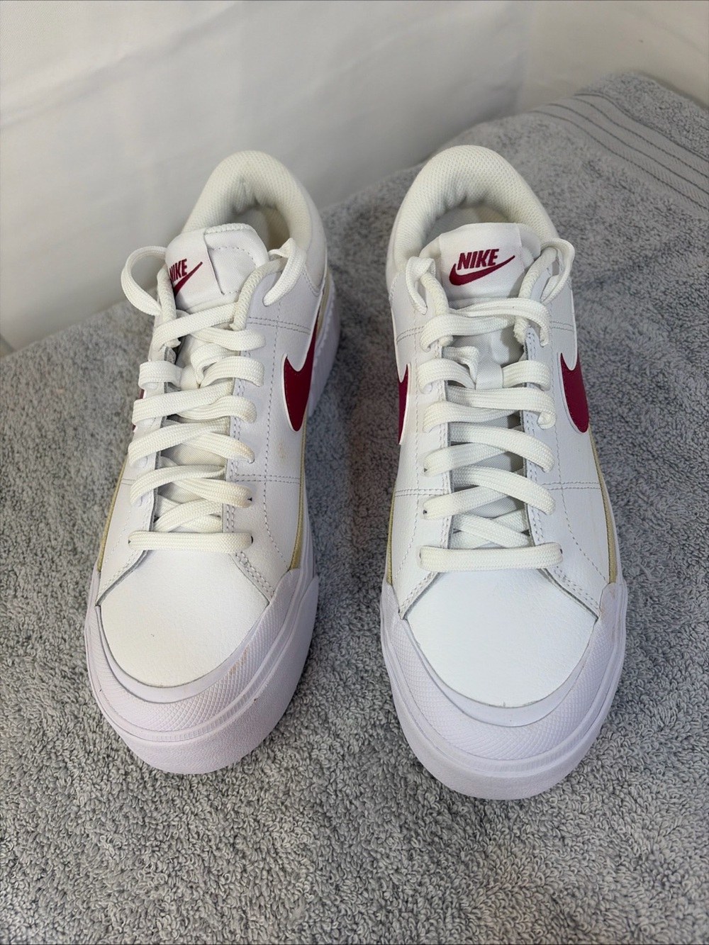 Nike Court legacy lift White/Gold/Beet Women’s size 9.5 like new condition